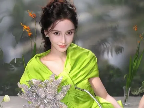 Angelababy gây chú ý với tạo hình táo bạo, đẹp như mỹ nhân ngư