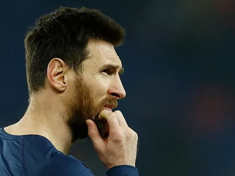 Tuổi thơ dữ dội của Messi, Ronaldo