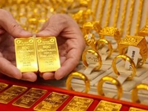 Từ nay, tất cả người dân đi bán vàng từ 5 triệu đồng trong ngày phải chuyển khoản, dùng tiền mặt có thể bị phạt tới 20 triệu đồng