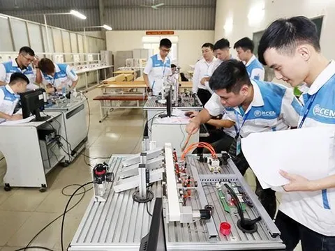 Bộ GD&ĐT dự kiến cho phép học nghề ngay tại doanh nghiệp