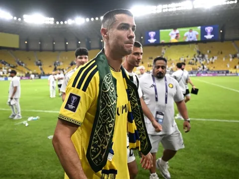 Ronaldo mất 39 giây kiếm đủ tiền nộp phạt