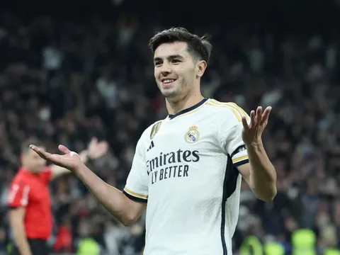 Bí ẩn ngôi sao bị Mourinho bỏ quên ở Real Madrid