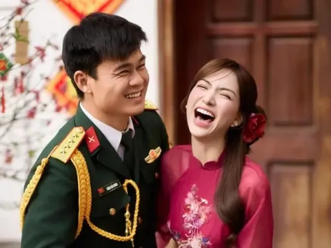 Hòa Minzy hạnh phúc khoe quà 20/10 do chồng tặng