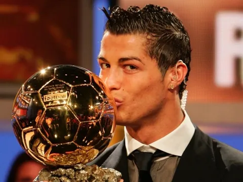 Ronaldo vượt Messi ở cuộc đua 'Quả bóng Vàng vĩ đại nhất'