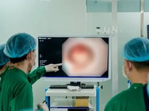 Đau đầu chóng mặt tưởng tiền đình, bàng hoàng phát hiện ung thư phổi di căn não