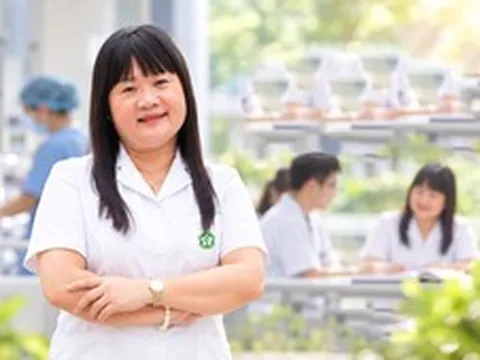 Bệnh nhân HIV bật khóc ngày xuất viện, cảm ơn nữ bác sĩ chưa từng bỏ cuộc
