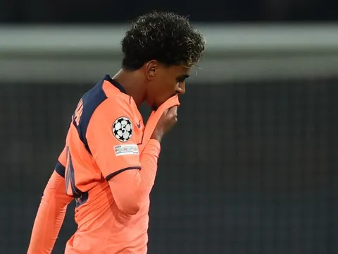 Real Madrid đừng thấy Barcelona thảm bại mà vội mừng
