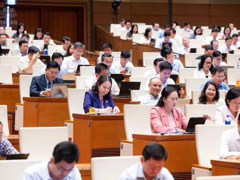 Chính phủ đề xuất bổ sung 1 ngày nghỉ hưởng nguyên lương vào Bộ luật Lao động