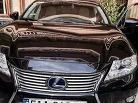 Xe Lexus từng đấu giá 'ế' của bà Trương Mỹ Lan có chủ mới