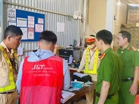Công an tổ chức kiểm tra 37 nhân viên giao hàng Công ty J&T Express