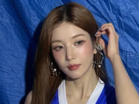 Kwon Eun Bi gây chú ý với vòng eo nhỏ đến khó tin