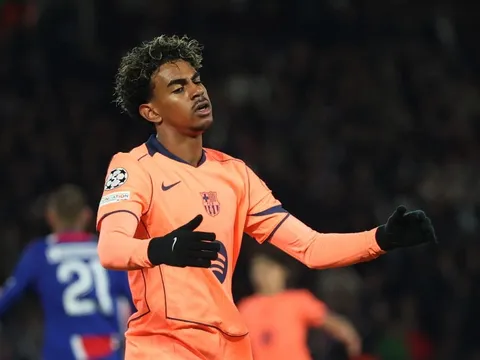 Không cần Mendes, PSG vẫn có sẵn người 'bắt chết' Yamal