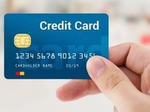 Thẻ tín dụng hết hạn nhưng còn dư nợ, phải làm sao?