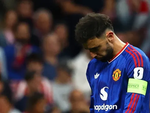 Carrick nên mạnh tay với Bruno Fernandes