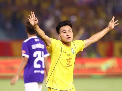 Sao trẻ vô danh rực sáng giữa các ngoại binh V.League
