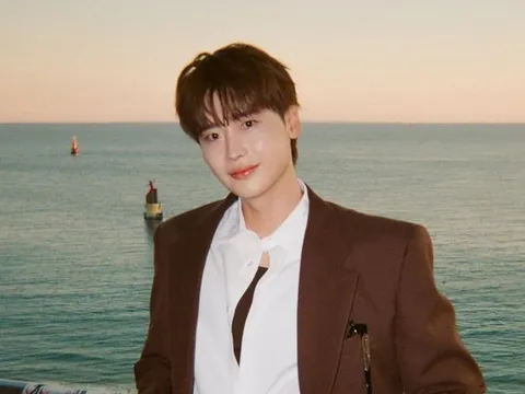 Lee Jong Suk tái xuất, đẹp như hoàng tử đời thực