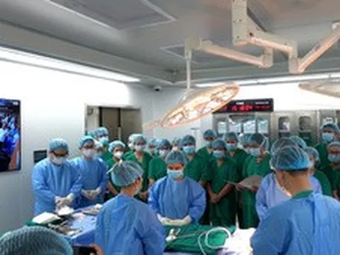 Đòi đưa con chết não về nhà, mẹ thay đổi phút cuối, đồng ý hiến tạng cứu người