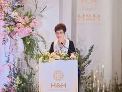 Bà Đặng Thanh Hằng ra mắt phòng khám chăm sóc sức khỏe chủ động bên vịnh Hạ Long