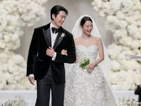 Kim Woo Bin gây bất ngờ với hình ảnh đời thường sau gần 1 năm kết hôn cùng Shin Min Ah