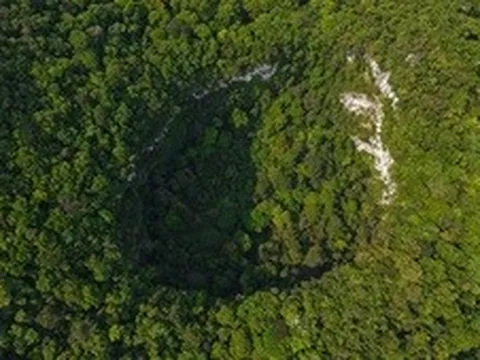 Khảo sát hố sụt sâu tới 120 m ở Phong Nha – Kẻ Bàng
