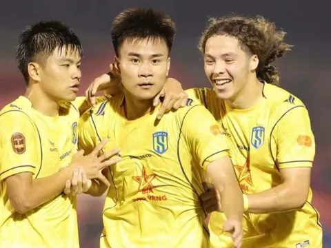 Giữa các đại gia giàu mạnh, vì sao SLNA lên đỉnh bảng V.League?