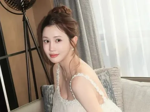Lee Da Hae lại gây chú ý vì gương mặt khác lạ trước ngày sinh con