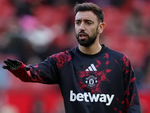 Cầu thủ MU không thích đá cùng Bruno Fernandes?