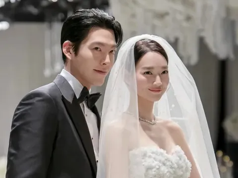 Shin Min Ah tiết lộ cuộc sống hôn nhân với Kim Woo Bin sau 10 tháng cưới