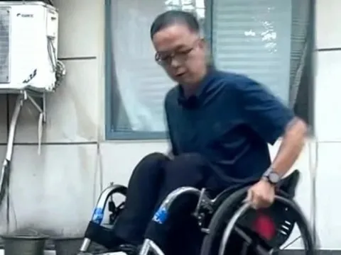 Hành trình phi thường của người đàn ông liệt nửa người từng 4 lần chinh phục đỉnh Hoàng Sơn (Trung Quốc)