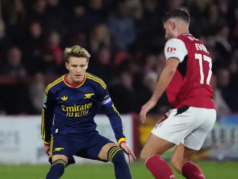 Arsenal thua sốc đội hạng tư