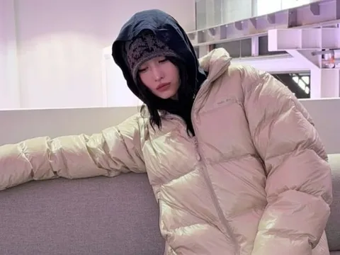 Momo (TWICE) gây chú ý với diện mạo quyến rũ dù trang phục kín đáo