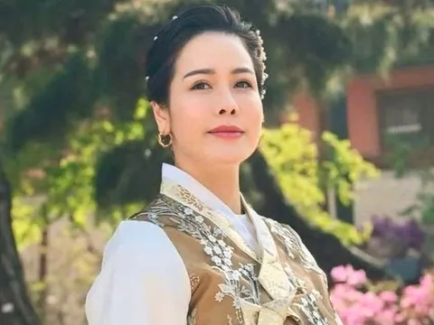 Mừng cho Nhật Kim Anh tìm thấy tình yêu viên mãn ở tuổi 41