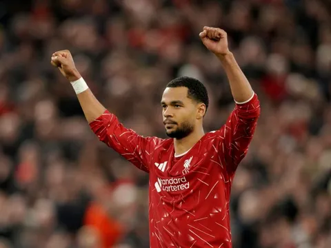 Liverpool hạ Chelsea sau loạt luân lưu kịch tính