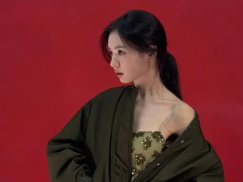 Ahn Eun Jin gây chú ý với vóc dáng thon gọn sau khi giảm 10kg