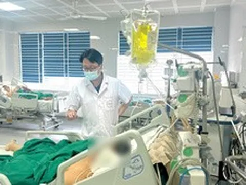 Suy đa tạng sau khi truyền dịch 'thải độc gan', 'truyền trắng' tại nhà