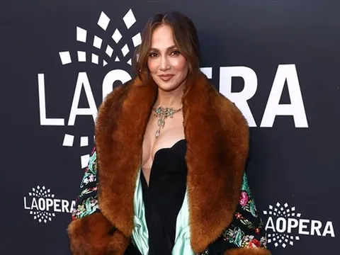 Jennifer Lopez tiết lộ điều gây 'phát điên' ở tuổi 57