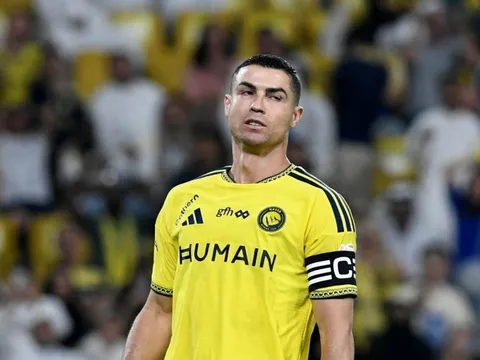 Ronaldo lập hat-trick nhưng chưa hết tranh cãi