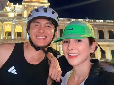 Diệp Lâm Anh và bạn trai kém 11 tuổi khoe tin vui
