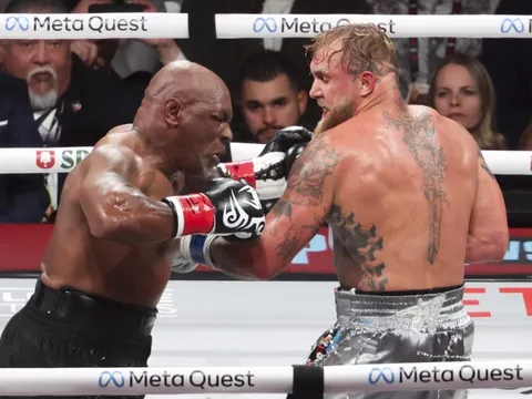 Mike Tyson vô địch thế giới ở tuổi 20 sau cú sốc mất người thầy
