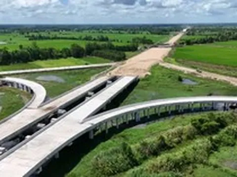 Thông xe cao tốc phải chạy thật, không phải để lấy ngày, rồi 'đóng cửa' thi công tiếp