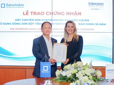 AkzoNobel trao chứng nhận dây chuyền sơn đạt tiêu chuẩn bảo hành 30 năm cho Eurowindow
