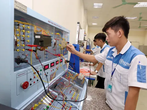 Học sinh tốt nghiệp THCS học trung cấp nghề phải học ít nhất 4 môn văn hóa