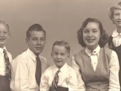 Donald Trump thời trẻ: Giỏi, đẹp trai, nổi tiếng khắp trường