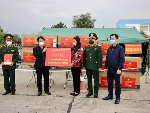 TP. Hà Nội trao tặng tỉnh Hải Dương 2 tỷ đồng và 50.000 khẩu trang y tế