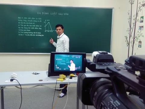 Bộ trưởng Phùng Xuân Nhạ: Kích hoạt dạy học trực tuyến, bảo đảm chất lượng