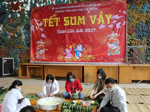 Vừa quyết liệt phòng dịch, vừa lo Tết cho người già, trẻ nhỏ