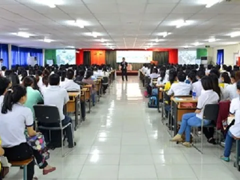 Nhiều trường ĐH tuyển thẳng học sinh giỏi THPT: Ảo, vỡ trận?