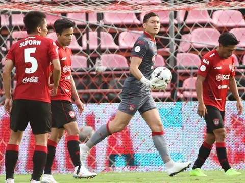 Cứu thua không tưởng cho Muangthong United, thủ thành Văn Lâm được ví như… “siêu nhân”