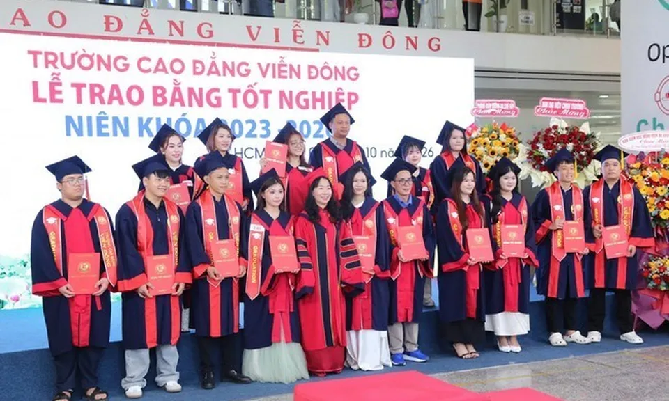 Trường Cao đẳng Viễn Đông trao bằng tốt nghiệp cho Tân cử nhân khóa 2023–2026, chào đón gần 4.000 Tân sinh viên khóa mới
