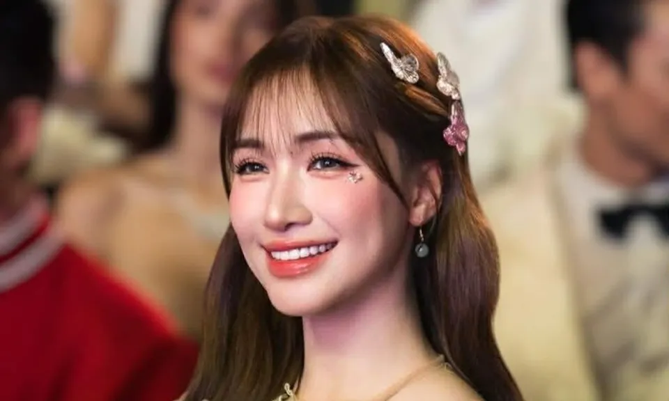 Hòa Minzy đón nhận tin vui